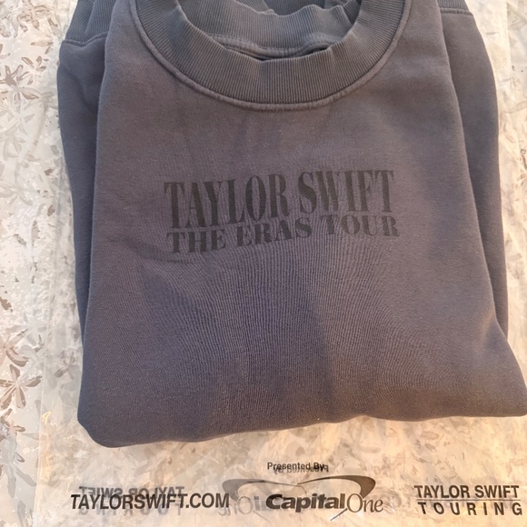 Taylor Swift Eras Tour Blue Crewneck 2XL NEW - Picture 1 of 4